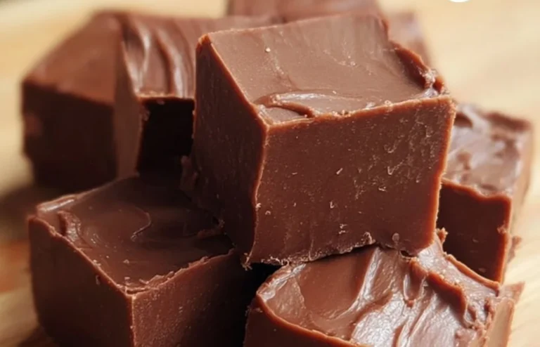 Quick and easy 3-minute fudge recipe with chocolate and nuts.
